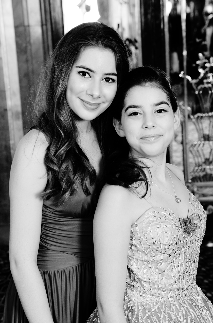 Honi and Naomi-featured_image